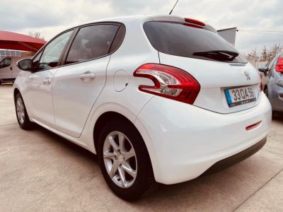Peugeot 208 1.4HDi 5Lugares