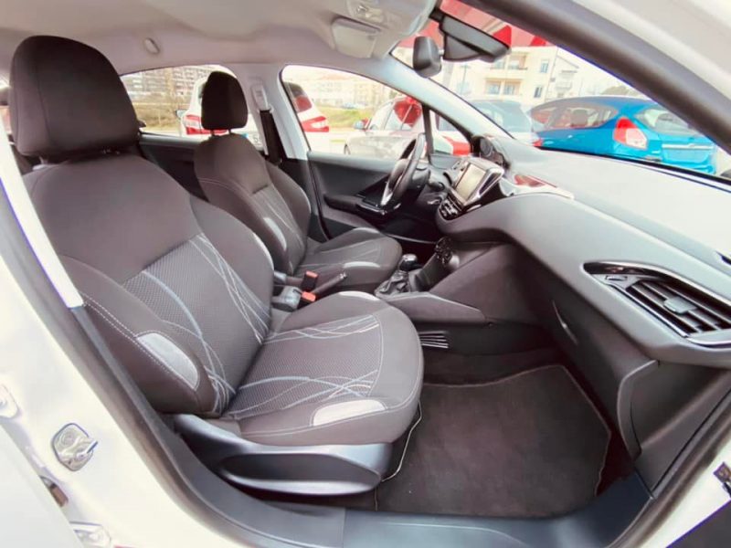 Peugeot 208 1.4HDi 5Lugares
