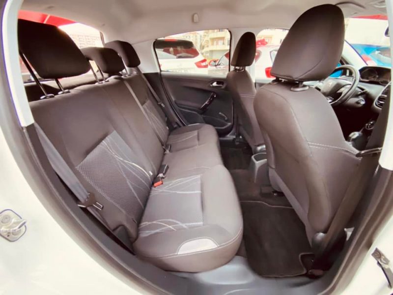 Peugeot 208 1.4HDi 5Lugares